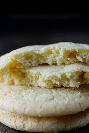 Absolutely the BEST sugar cookie recipe I’ve ever tasted! These sugar cookies are soft, chewy and produce a flavorful bakery style soft sugar cookie! Quick and easy to make, this sugar cookie recipe makes cookies that turn out perfectly every single time! // addapinch.com