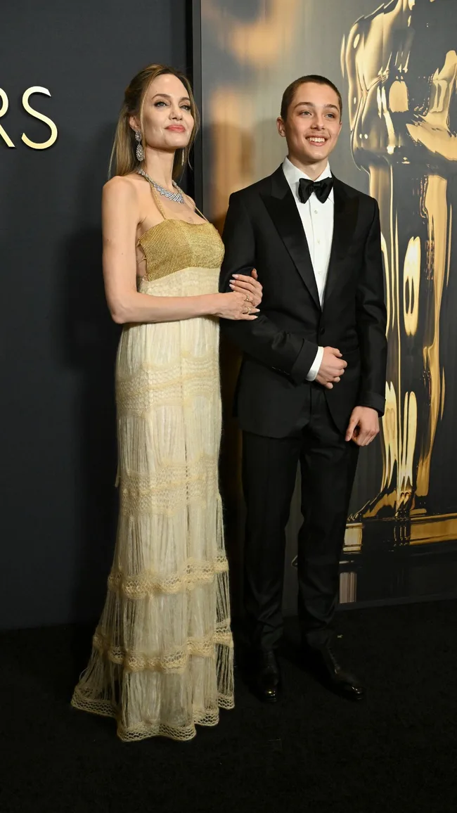 governors-awards-red-carpet-best-look angelina jolie knox jolie pitt