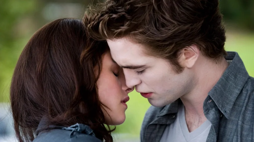 Kirsten Stewart and Robert Patterson in Twilight 