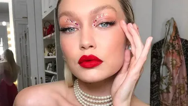 Adore-Beauty-Gifts-Gigi-Hadid-Christmas-Makeup